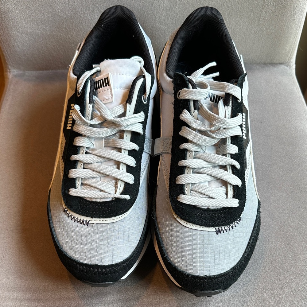 Puma Men's Black and Gray Sneakers